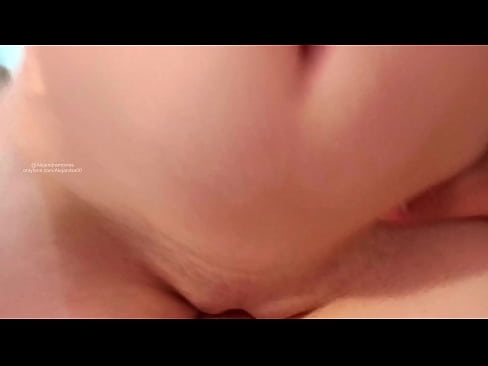 ❤️ Dormir a l'habitació de la meva germana i així em vaig despertar ❌ Vídeo de sexe a nosaltres ☑