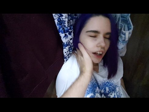 ❤️ Vaig trobar la meva germana a l'armari i la vaig ajudar a correr-se ❌ Vídeo de sexe a nosaltres ☑