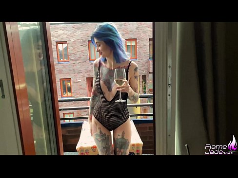 ❤️ Una noia tremenda xuclant amb un glop i follant apassionadament sota el cel obert ❌ Vídeo de sexe a nosaltres ☑